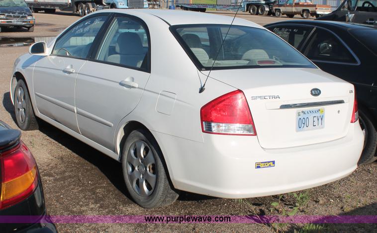 image for item D8319 2007 Kia Spectra EX