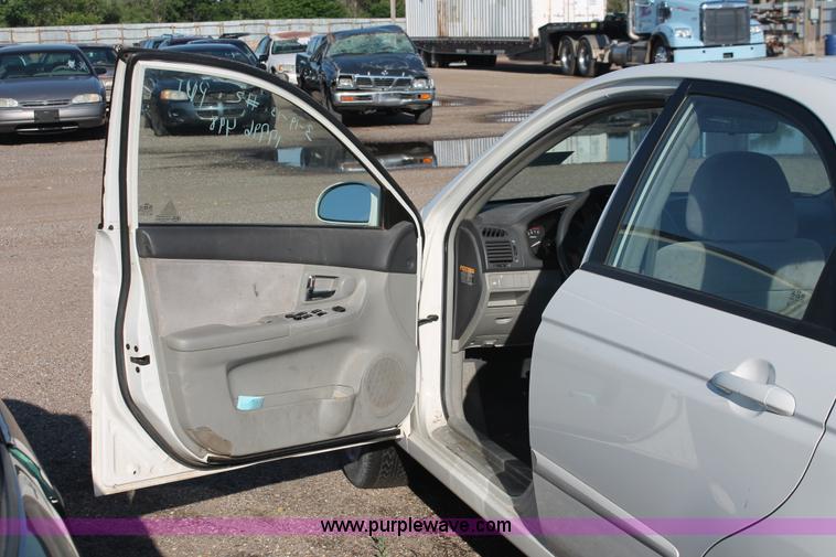 image for item D8319 2007 Kia Spectra EX