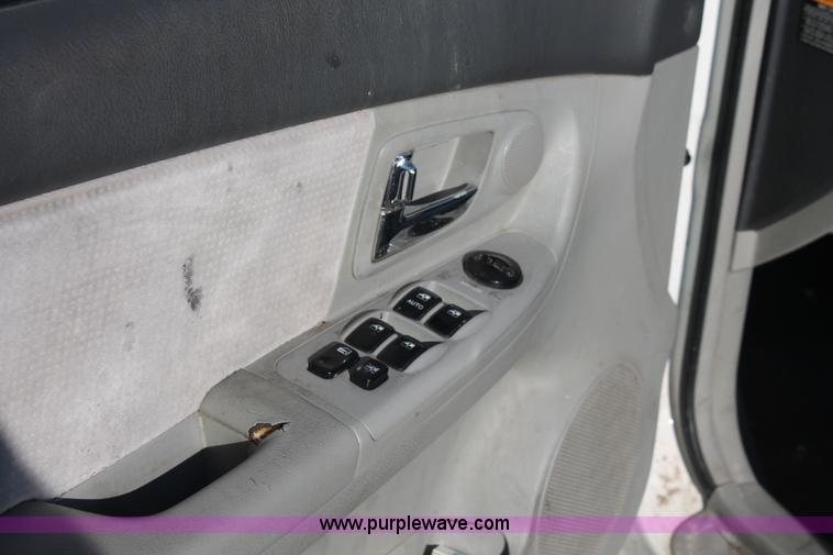 image for item D8319 2007 Kia Spectra EX