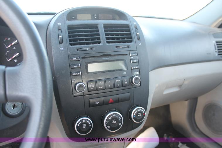 image for item D8319 2007 Kia Spectra EX