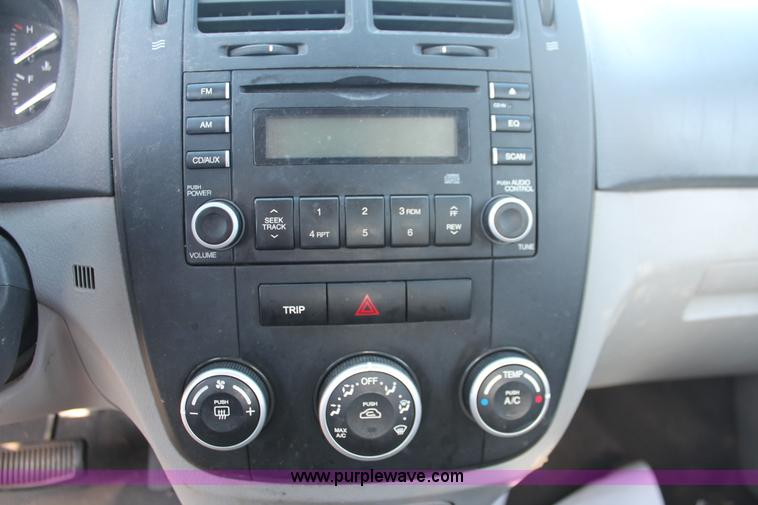 image for item D8319 2007 Kia Spectra EX