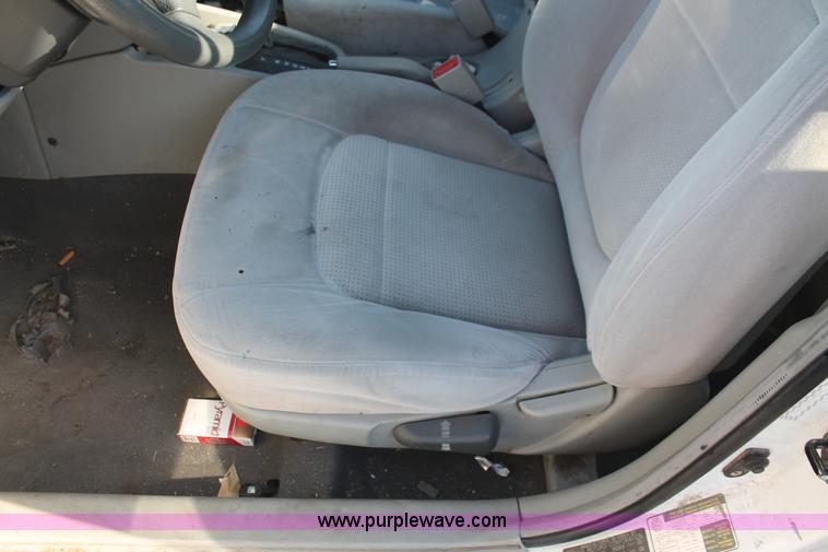 image for item D8319 2007 Kia Spectra EX