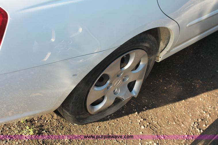 image for item D8319 2007 Kia Spectra EX