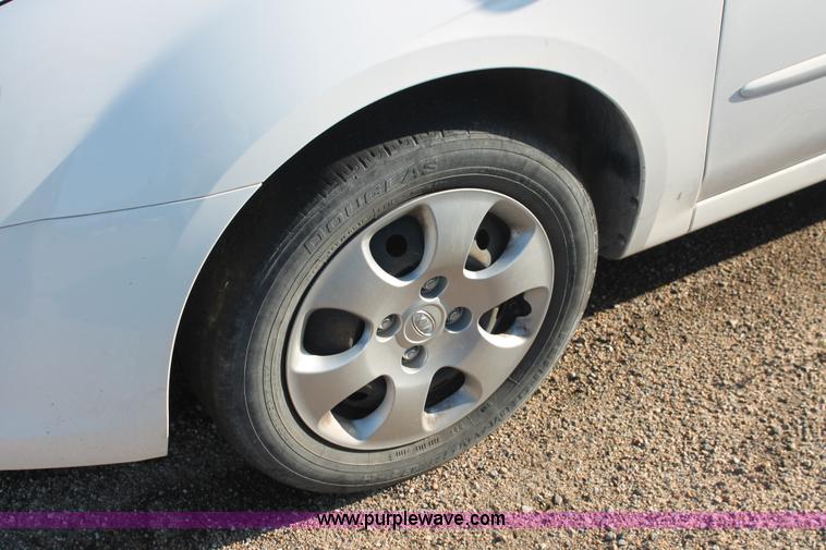 image for item D8319 2007 Kia Spectra EX