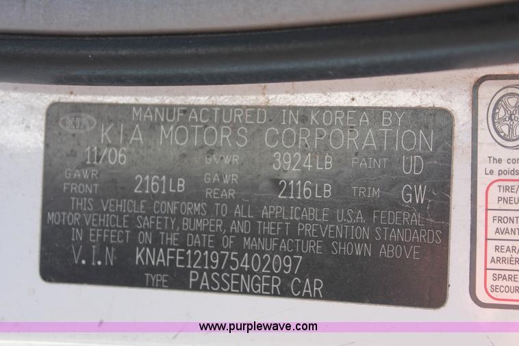 image for item D8319 2007 Kia Spectra EX