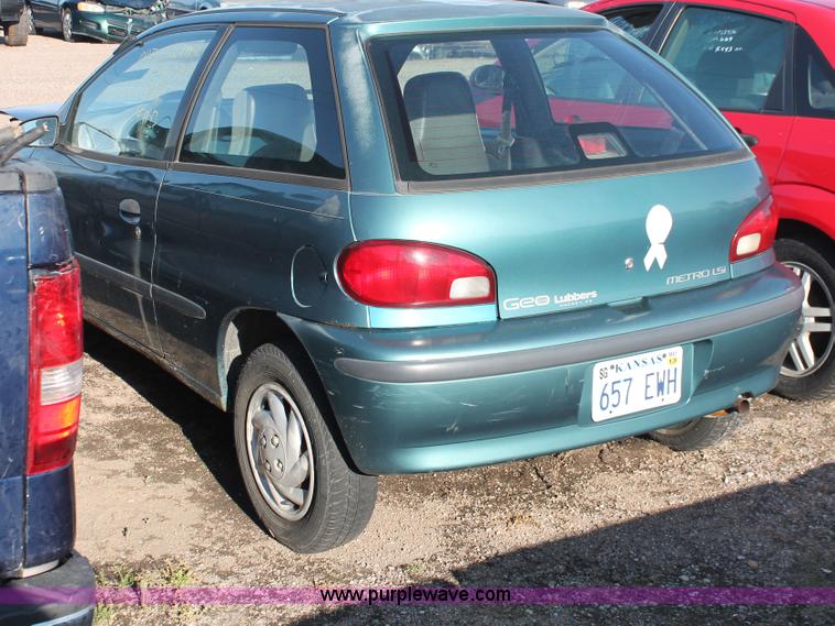 image for item D8320 1997 Geo Metro LSi
