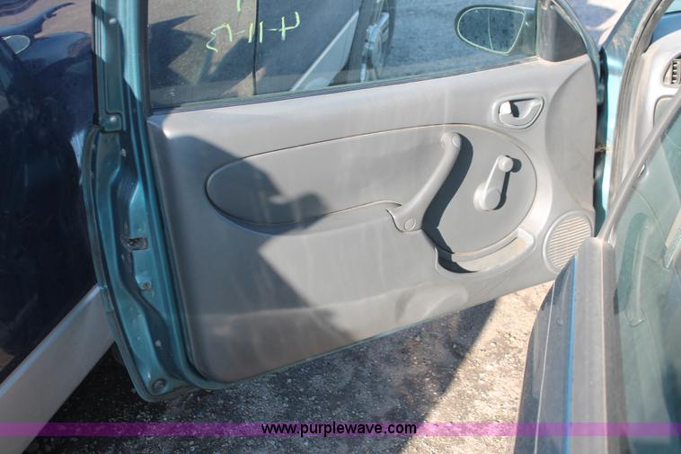 image for item D8320 1997 Geo Metro LSi