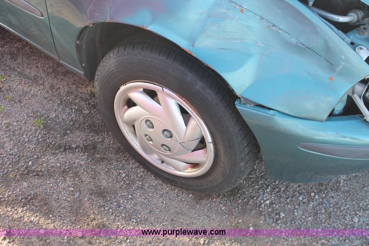 image for item D8320 1997 Geo Metro LSi