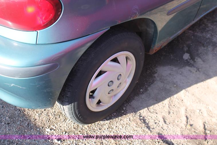 image for item D8320 1997 Geo Metro LSi