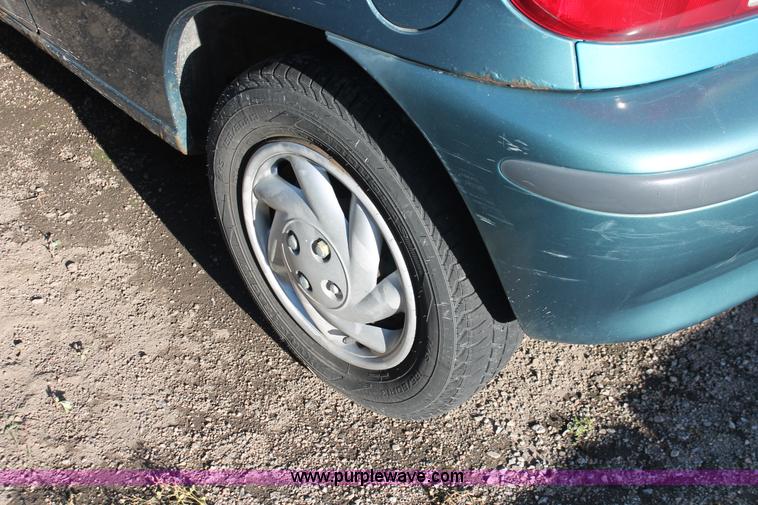 image for item D8320 1997 Geo Metro LSi
