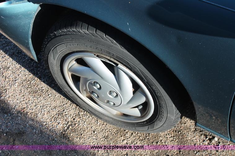 image for item D8320 1997 Geo Metro LSi