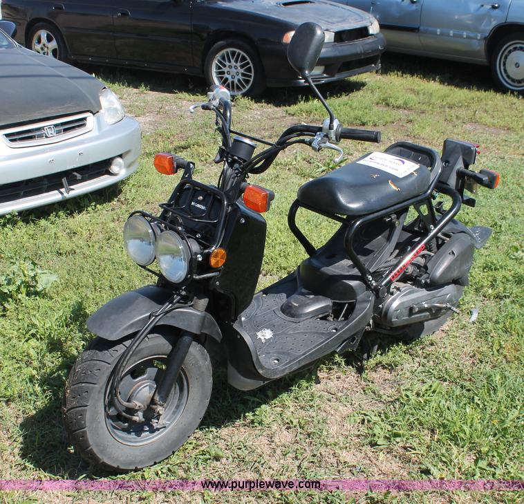 image for item H3558 2003 Honda Ruckus moped