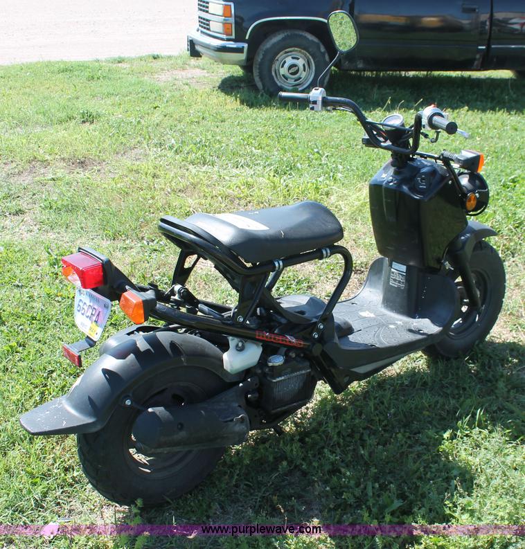 image for item H3558 2003 Honda Ruckus moped