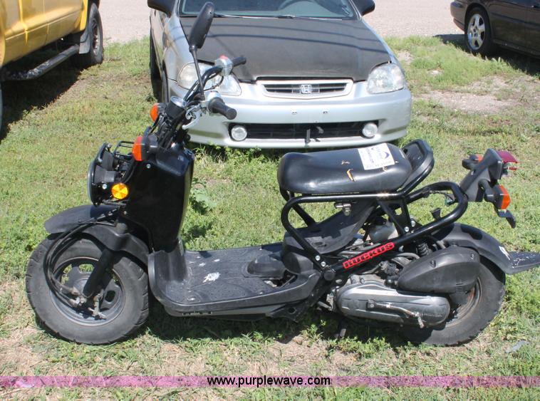 image for item H3558 2003 Honda Ruckus moped