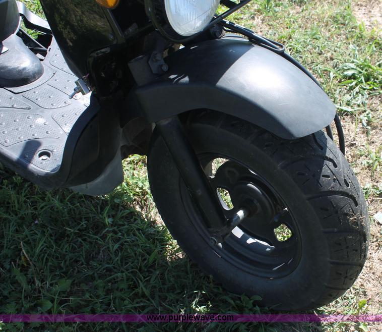 image for item H3558 2003 Honda Ruckus moped