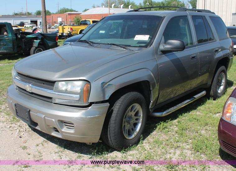 image for item H3560 2002 Chevrolet Trailblazer LS SUV