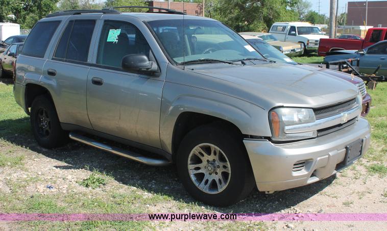image for item H3560 2002 Chevrolet Trailblazer LS SUV