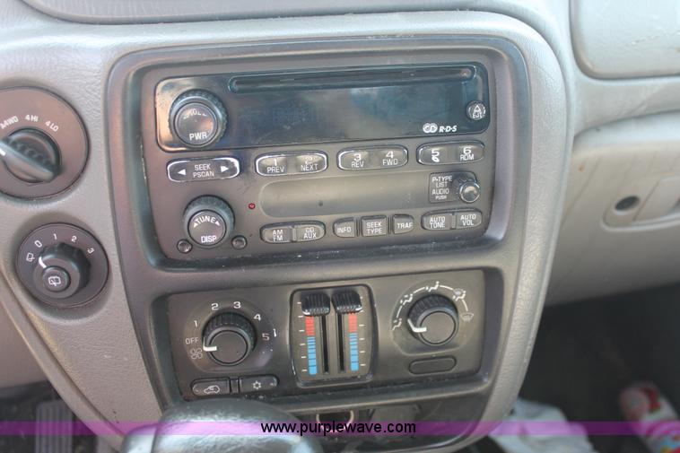 image for item H3560 2002 Chevrolet Trailblazer LS SUV