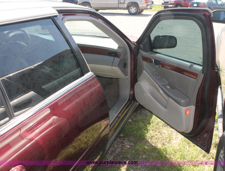 image for item H3561 2001 Cadillac DeVille