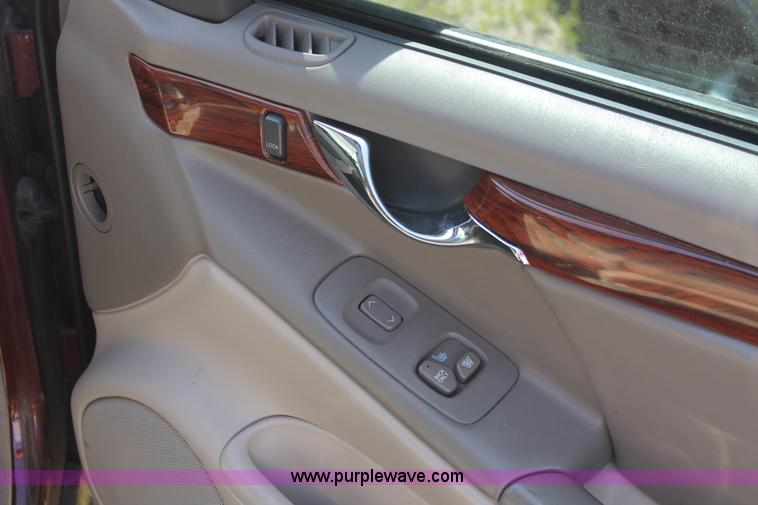 image for item H3561 2001 Cadillac DeVille