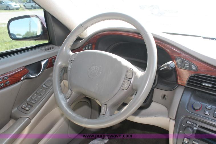 image for item H3561 2001 Cadillac DeVille