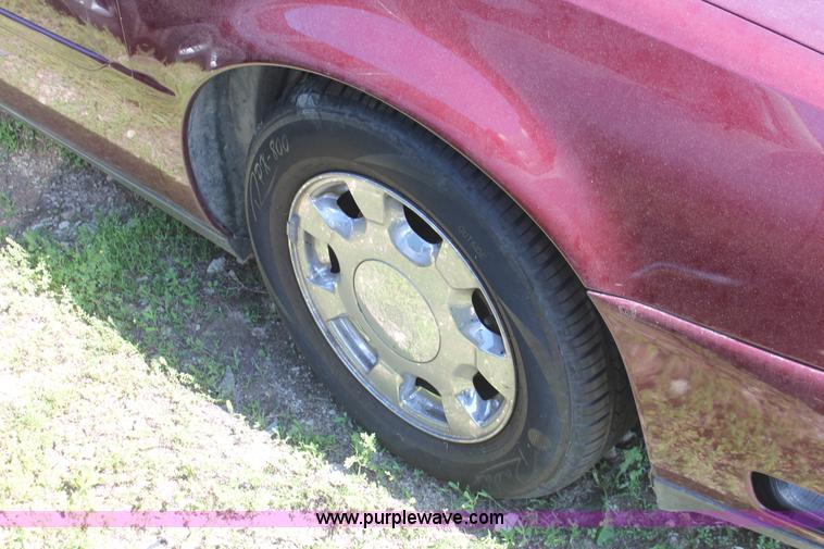 image for item H3561 2001 Cadillac DeVille