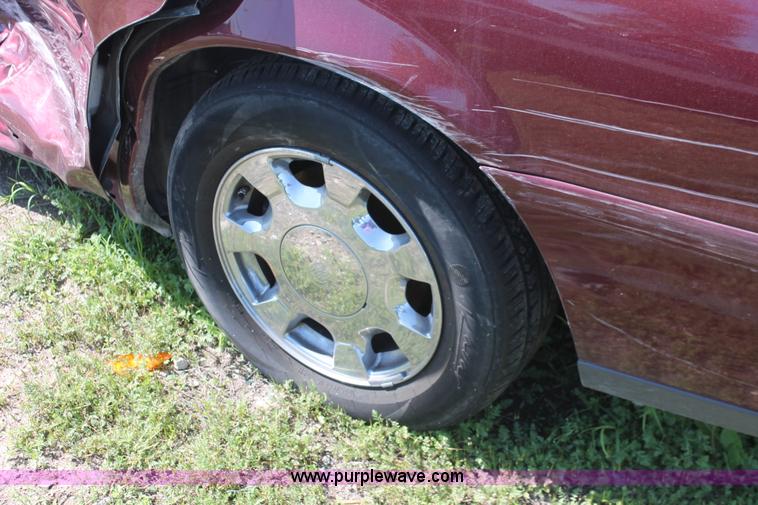 image for item H3561 2001 Cadillac DeVille