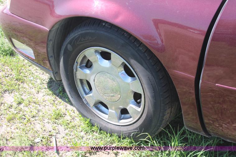 image for item H3561 2001 Cadillac DeVille