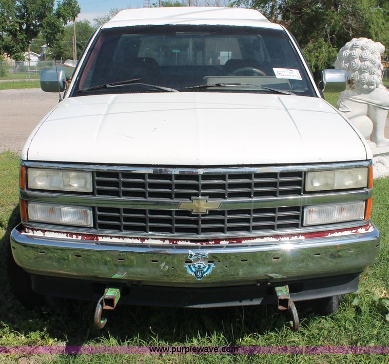 image for item H3562 1992 Chevrolet 1500 pickup truck