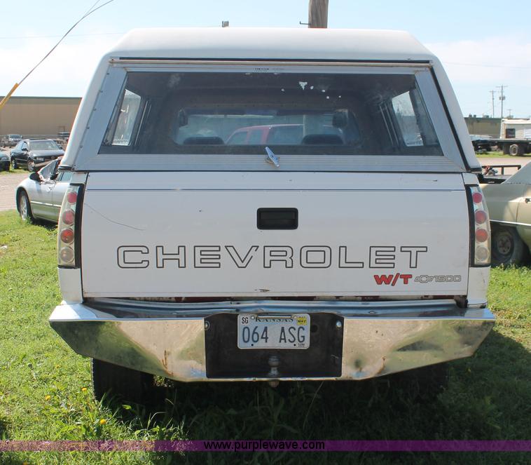 image for item H3562 1992 Chevrolet 1500 pickup truck