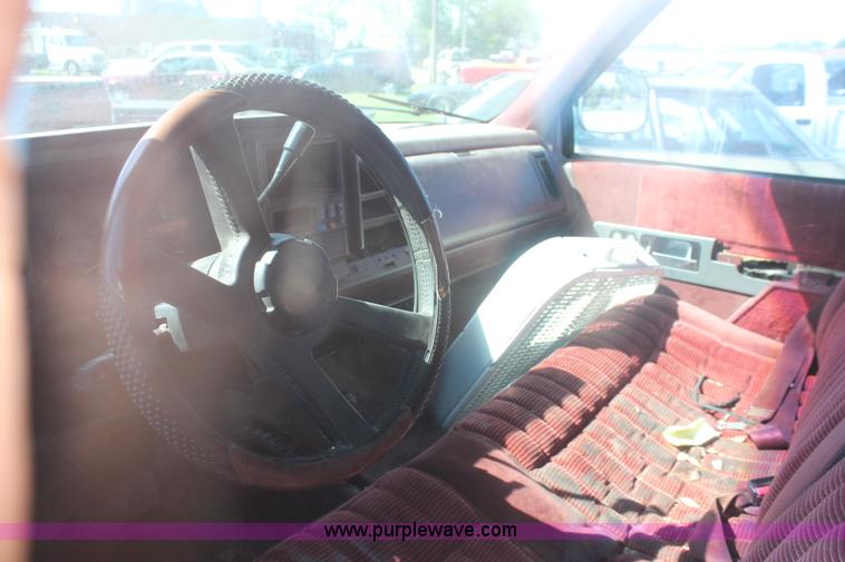 image for item H3562 1992 Chevrolet 1500 pickup truck