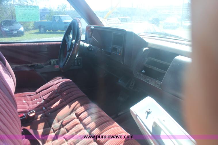 image for item H3562 1992 Chevrolet 1500 pickup truck