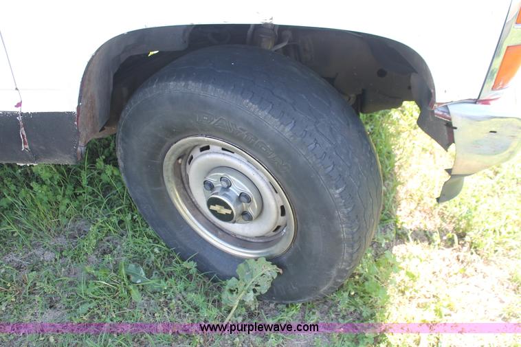 image for item H3562 1992 Chevrolet 1500 pickup truck