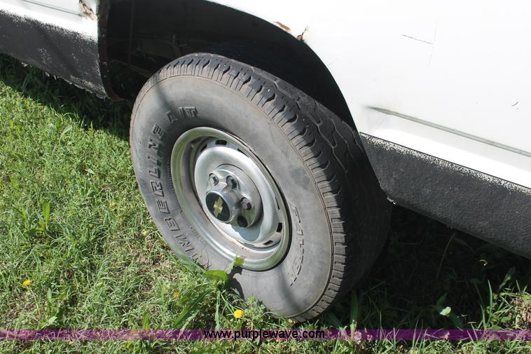 image for item H3562 1992 Chevrolet 1500 pickup truck