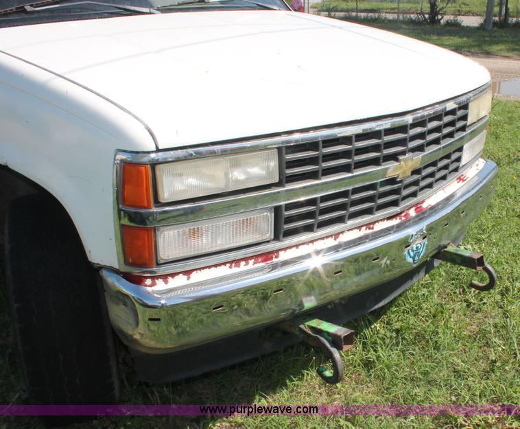 image for item H3562 1992 Chevrolet 1500 pickup truck