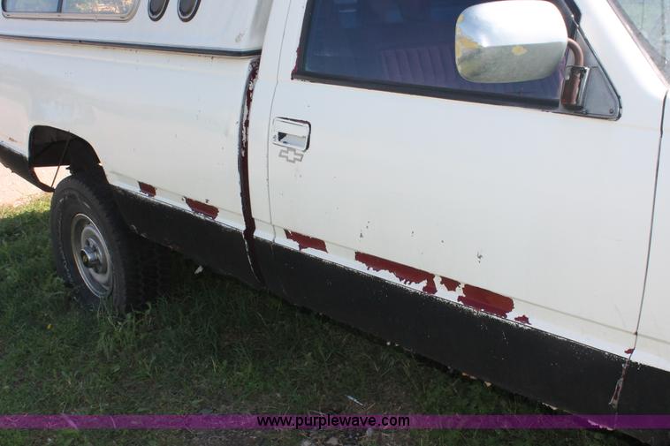 image for item H3562 1992 Chevrolet 1500 pickup truck