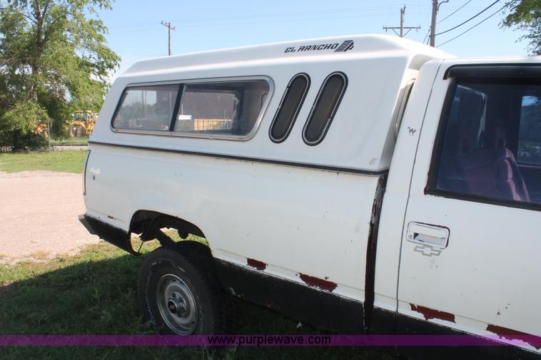 image for item H3562 1992 Chevrolet 1500 pickup truck