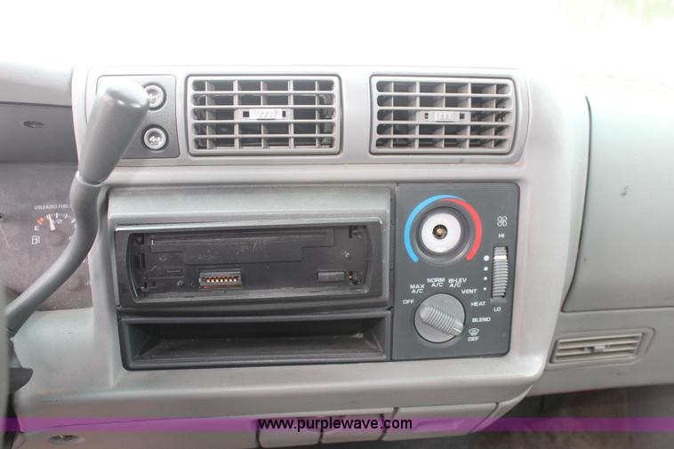 image for item H3566 1995 Chevrolet Blazer SUV