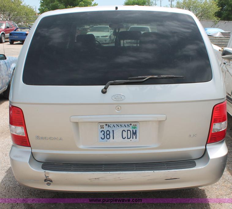 image for item H3567 2004 Kia Sedona minivan