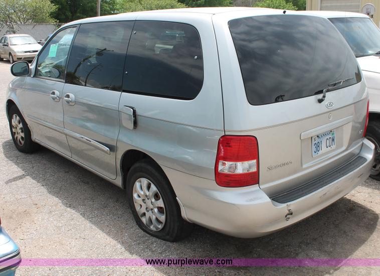 image for item H3567 2004 Kia Sedona minivan