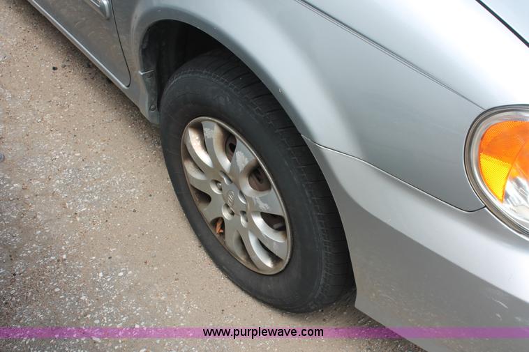 image for item H3567 2004 Kia Sedona minivan