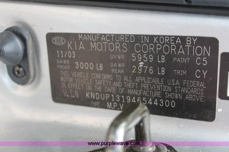 image for item H3567 2004 Kia Sedona minivan
