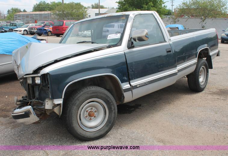 image for item H3568 1988 Chevrolet 2500 pickup truck