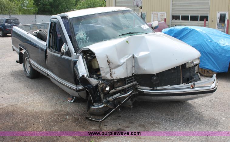 image for item H3568 1988 Chevrolet 2500 pickup truck