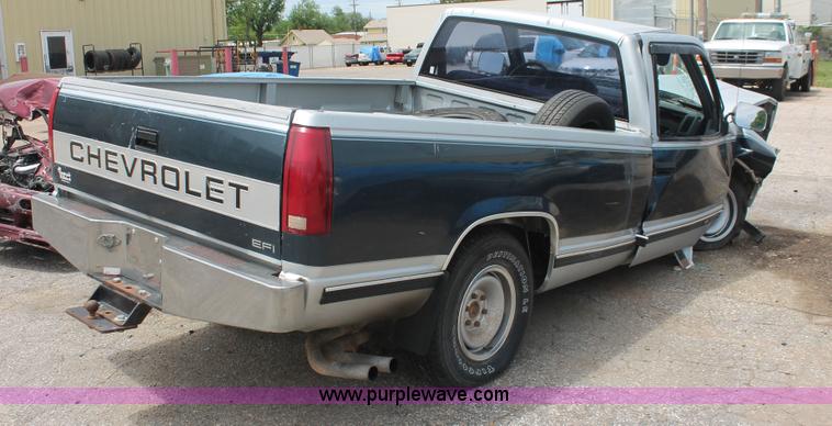 image for item H3568 1988 Chevrolet 2500 pickup truck