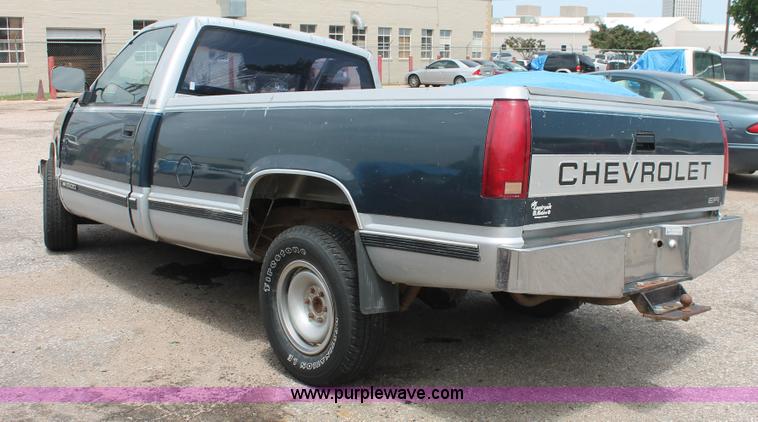 image for item H3568 1988 Chevrolet 2500 pickup truck