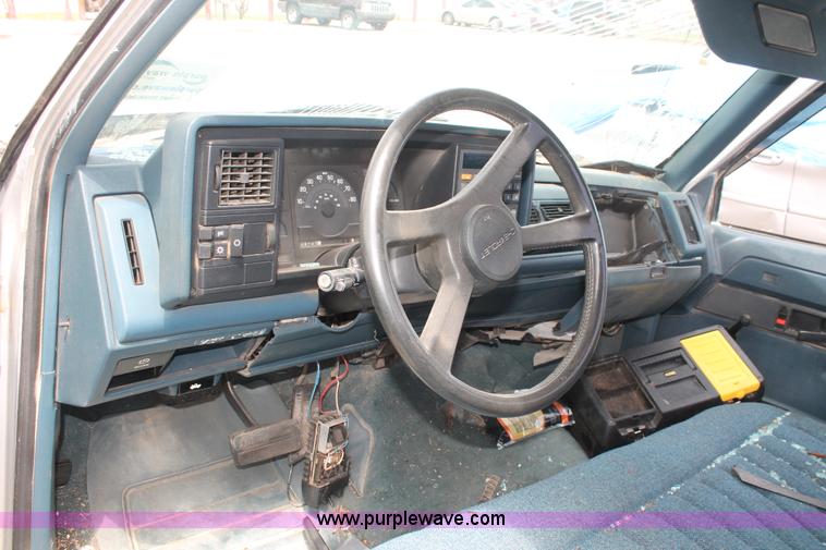 image for item H3568 1988 Chevrolet 2500 pickup truck