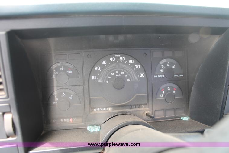 image for item H3568 1988 Chevrolet 2500 pickup truck