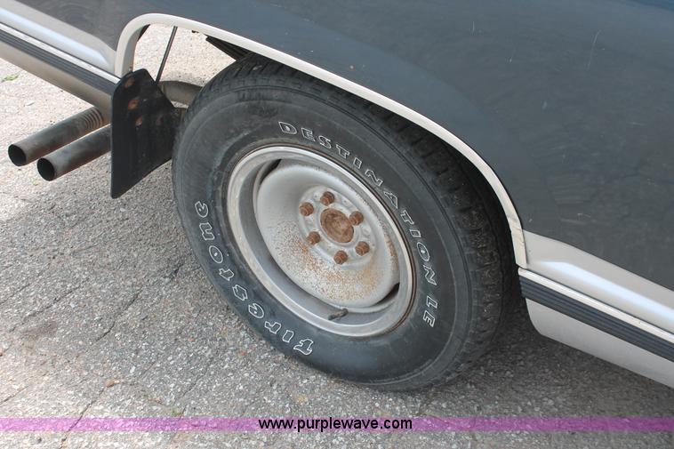 image for item H3568 1988 Chevrolet 2500 pickup truck