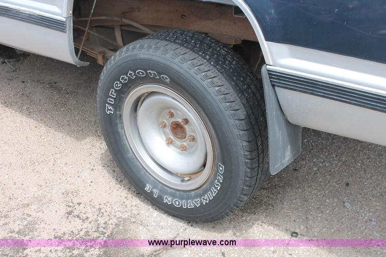 image for item H3568 1988 Chevrolet 2500 pickup truck